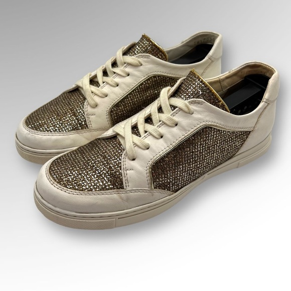 Stuart Weitzman Shoes - Stuart Weitzman Womens white Lace Up Low Top Athletic Sneaker Shoes Size 6.